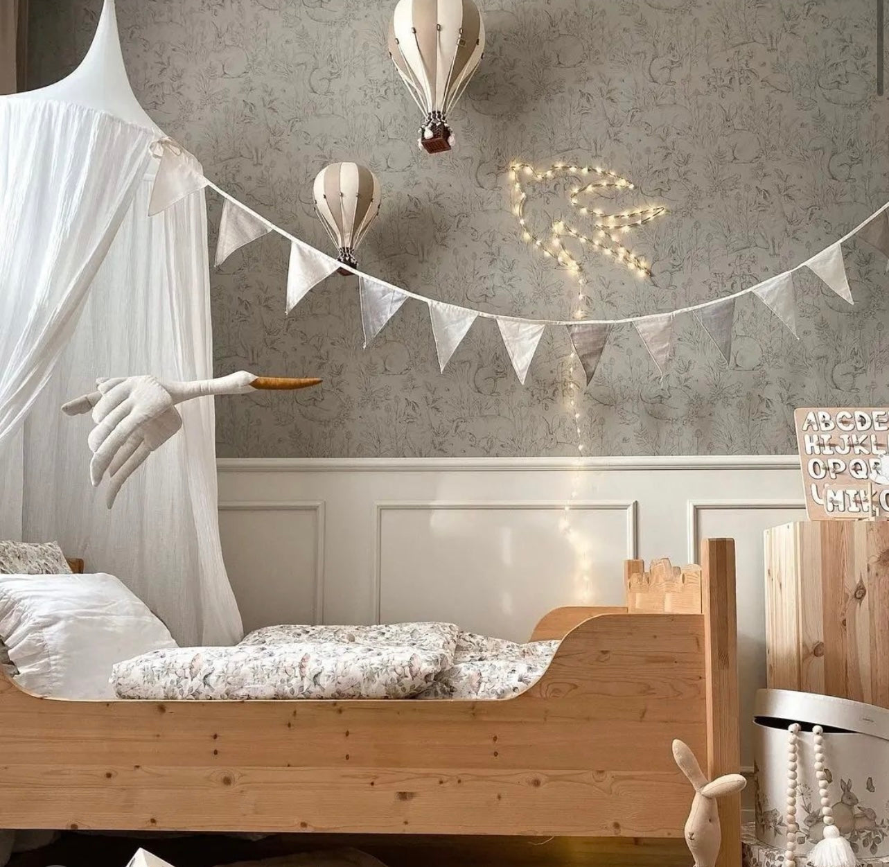 Hot Air Balloon Decorations for Baby Shower, Birthday, Gender Reveal & Baby Nursery Decor | Gold/White