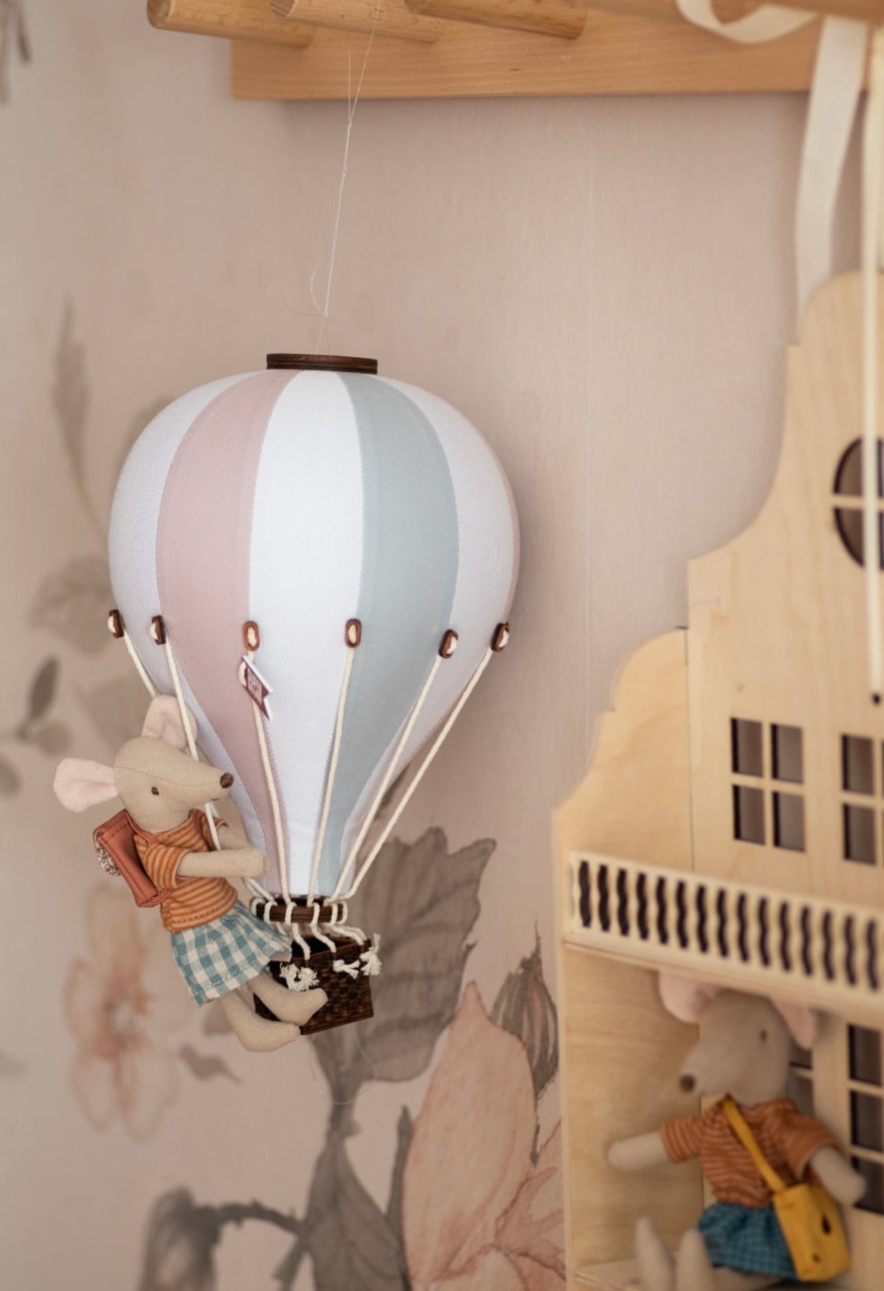 Hot Air Balloon Decorations for Baby Shower, Birthday, Gender Reveal & Baby Nursery Decor | Beige/ Mint/ Violet