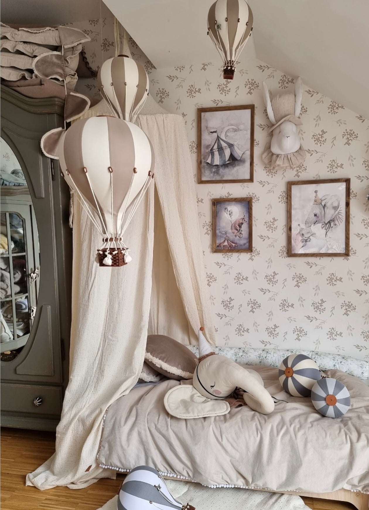 Hot Air Balloon Decorations for Baby Shower, Birthday, Gender Reveal & Baby Nursery Decor | Gold/Beige