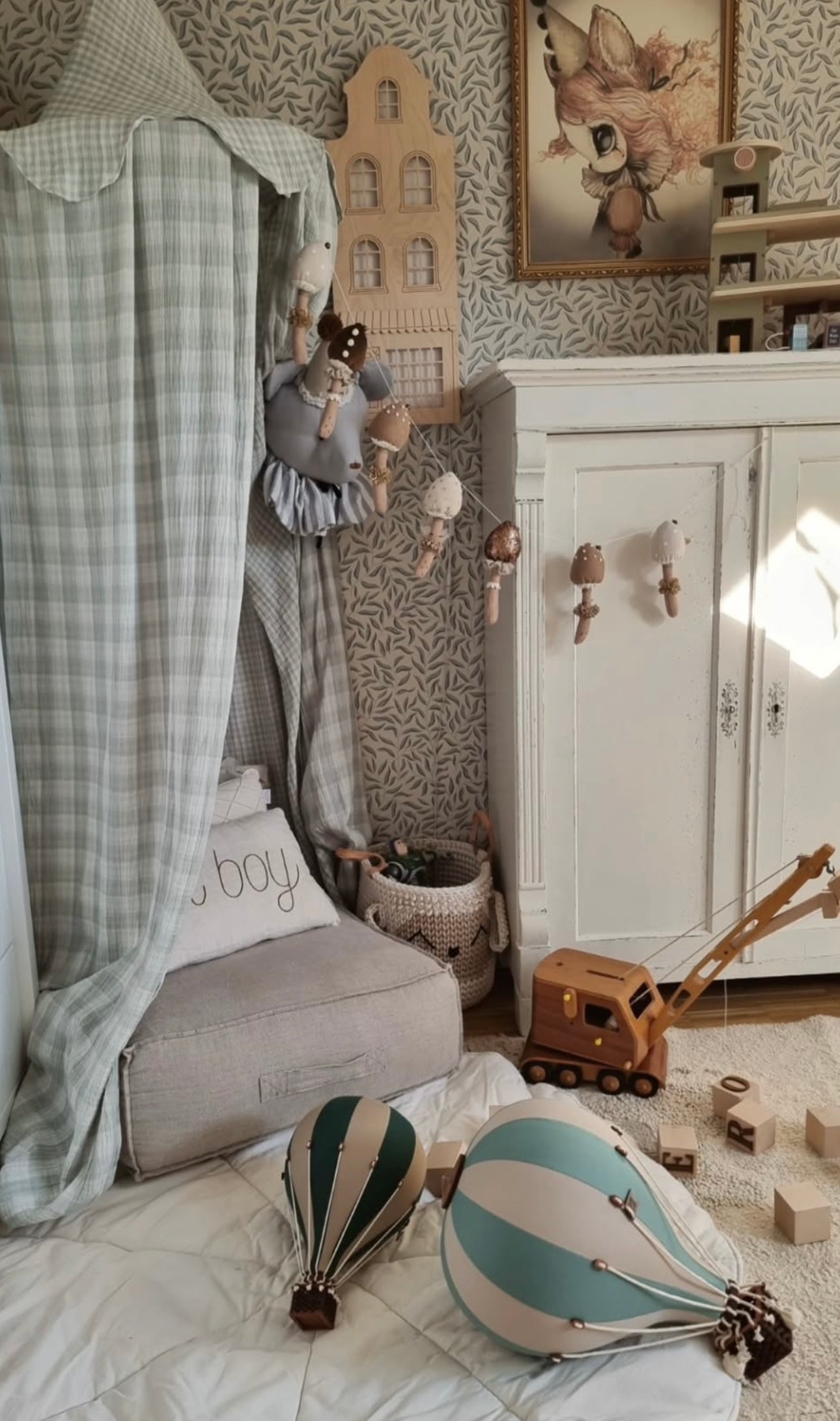 Hot Air Balloon Decorations for Baby Shower, Birthday, Gender Reveal & Baby Nursery Decor | Pastel Green/Beige