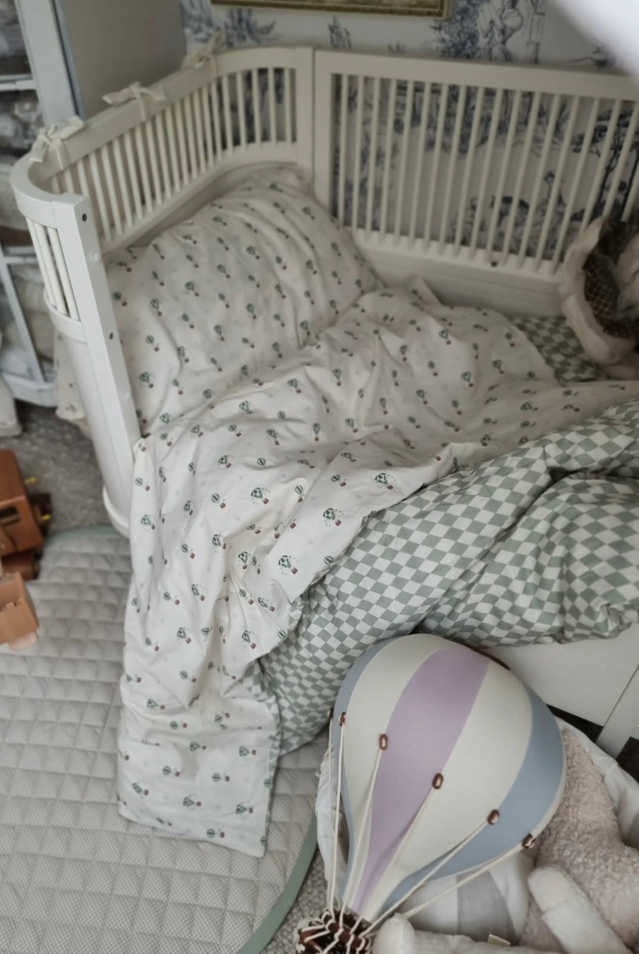 Hot Air Balloon Decorations for Baby Shower, Birthday, Gender Reveal & Baby Nursery Decor | Beige/ Mint/ Violet