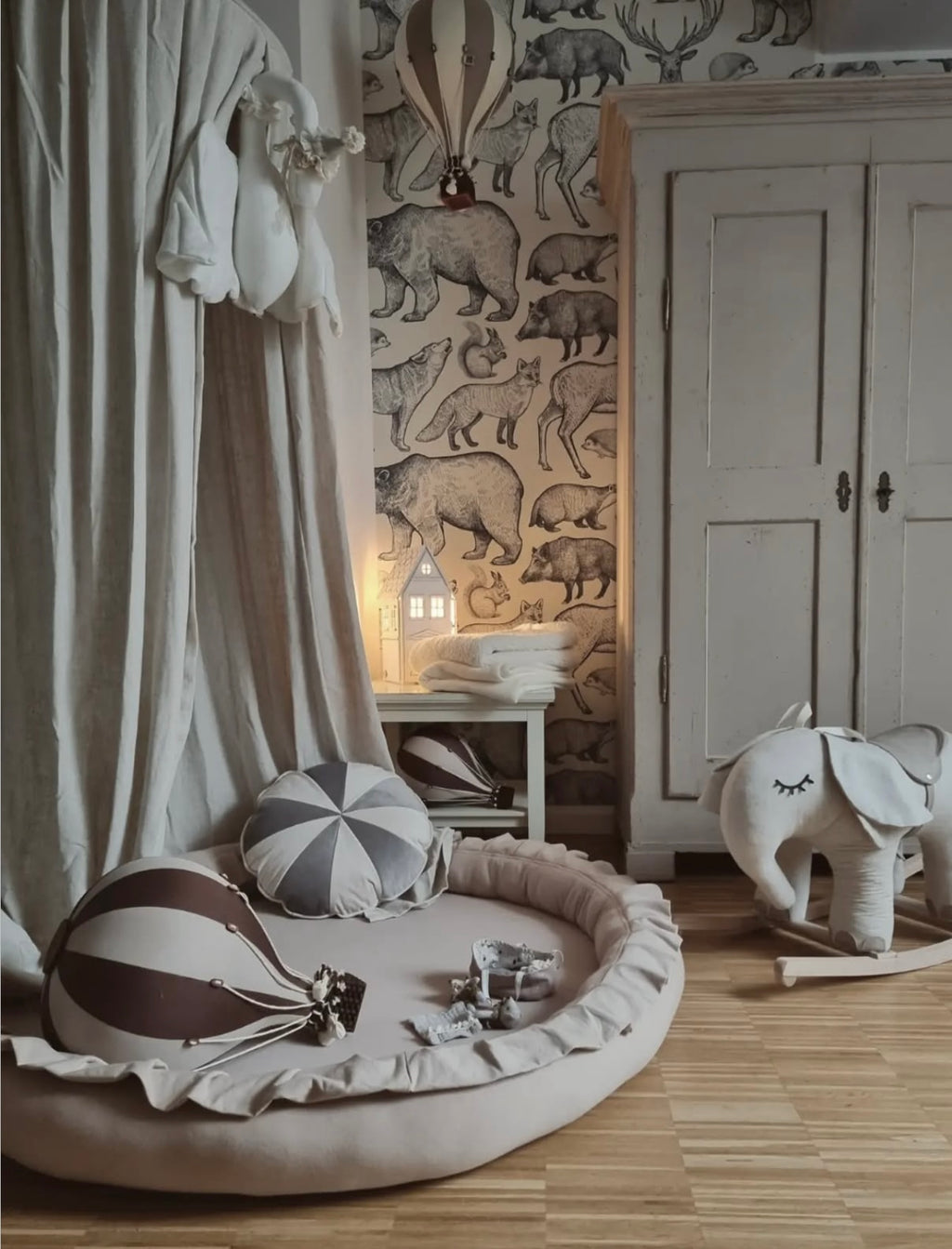 Hot Air Balloon Decorations for Baby Shower, Birthday, Gender Reveal & Baby Nursery Decor | Beige / Brown