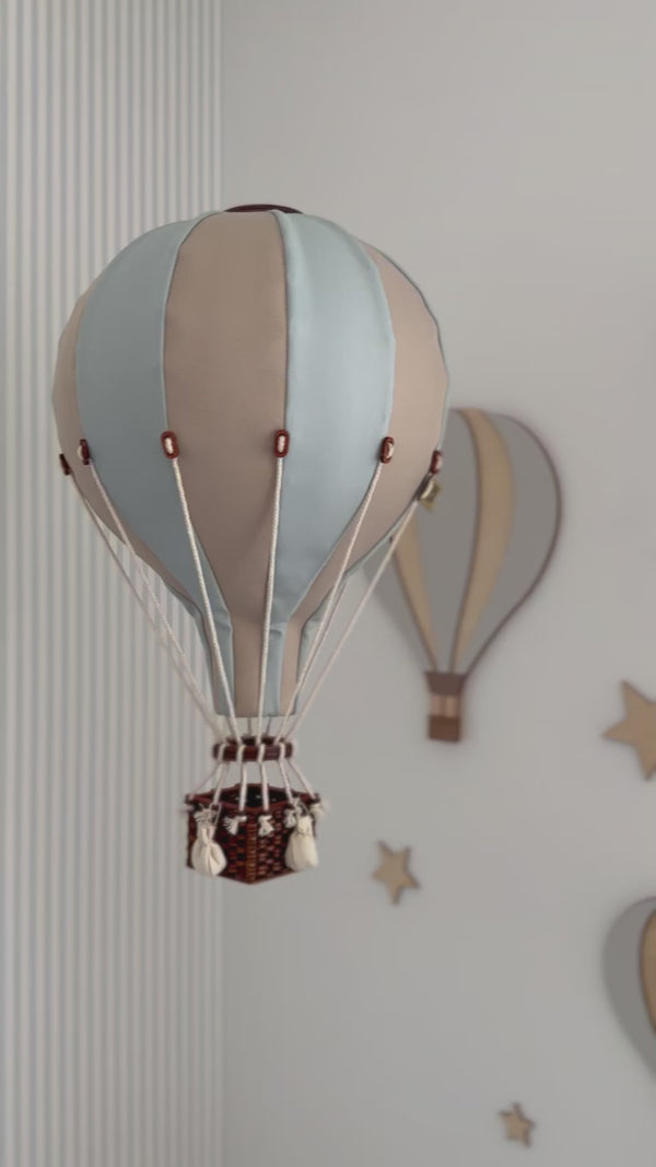 Handmade wooden hot air balloon wall decoration (Color Light Grey)