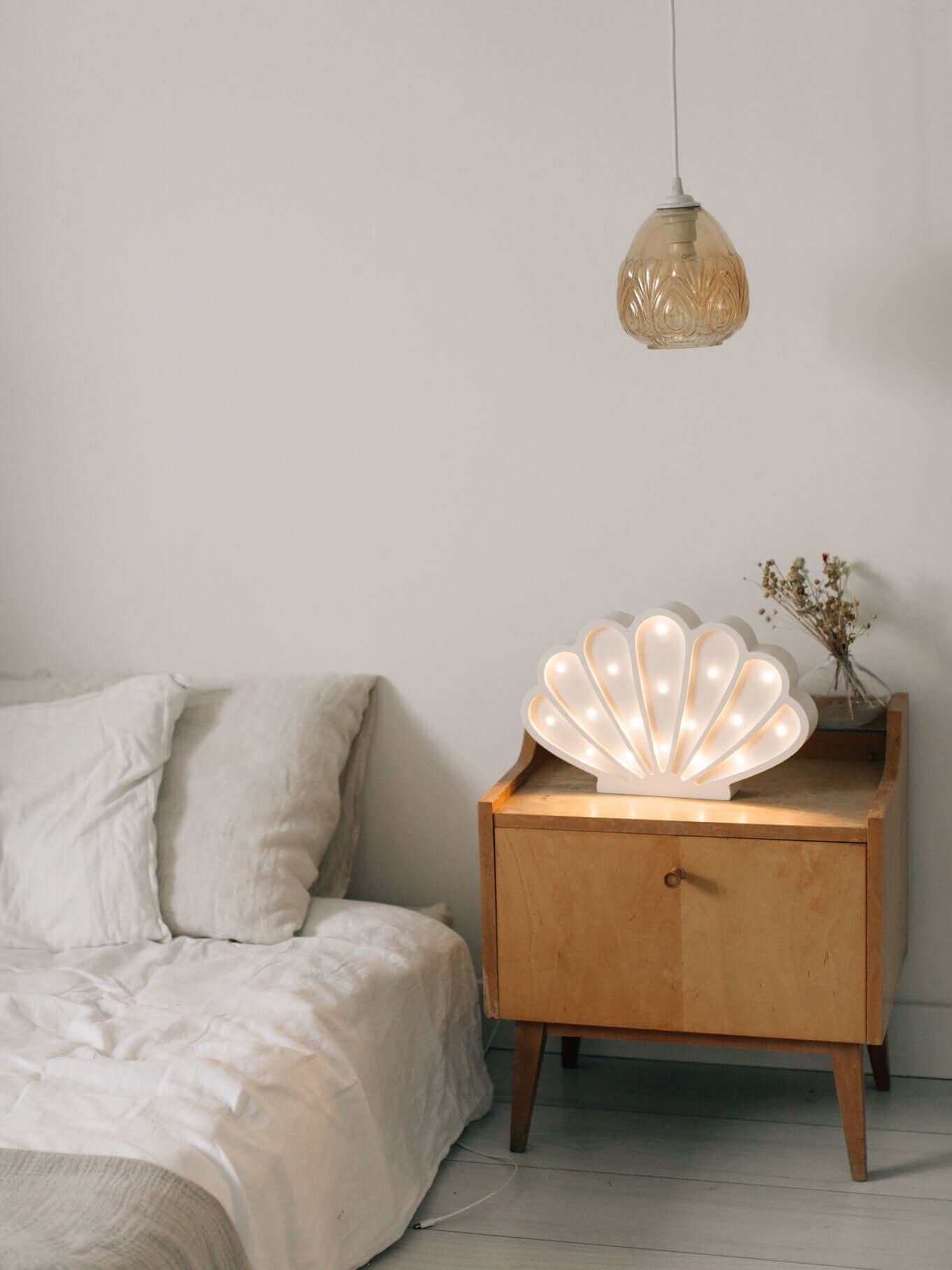 Wooden Seashell Lamp - white - Petitpyla